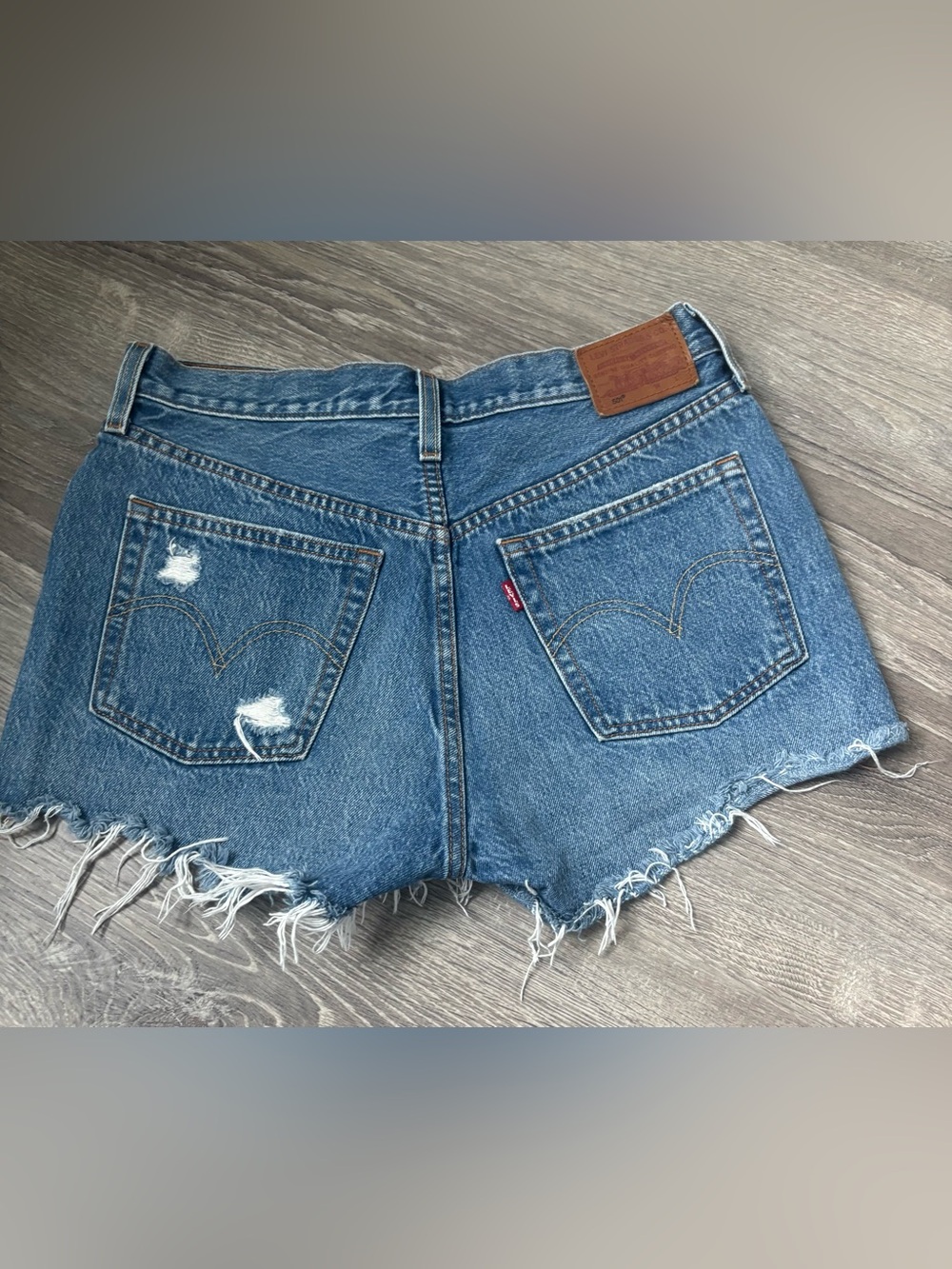 Levi's Women’s Distressed Blue Denim Cutoff Shorts Size 29 - Picture 2 of 4